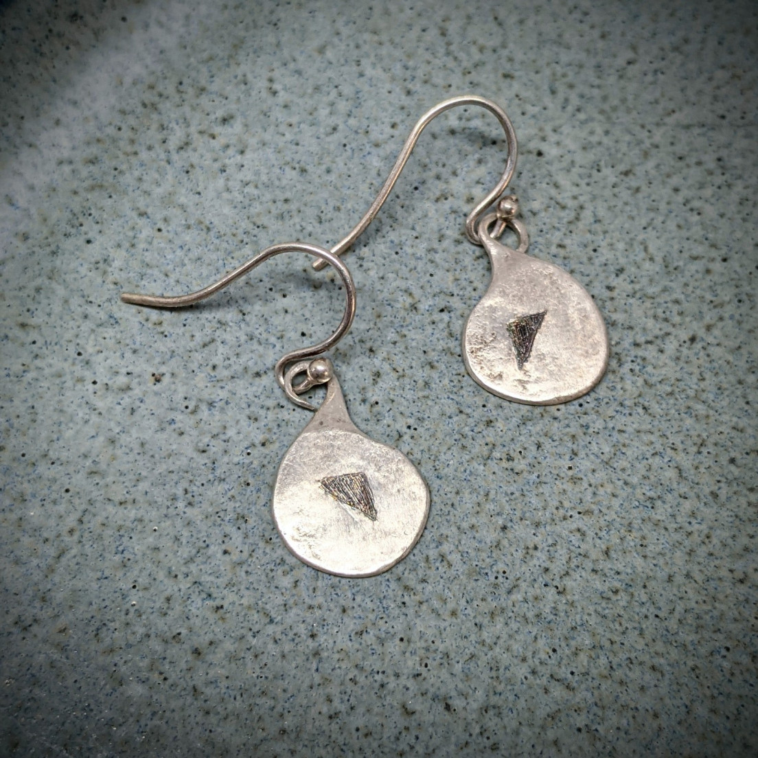 Petites gouttes grav&eacute;es