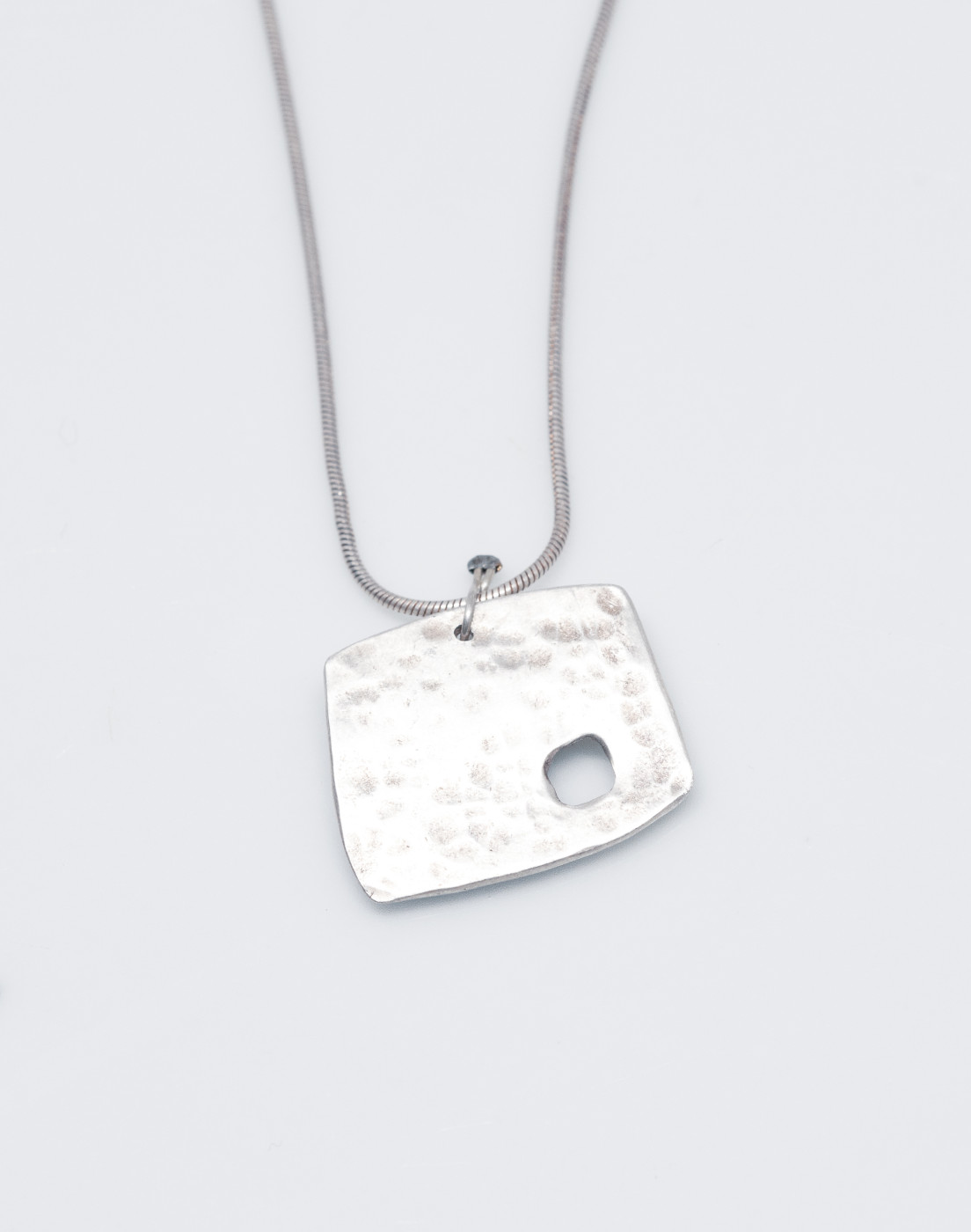 Pendentif Lune carr&eacute;