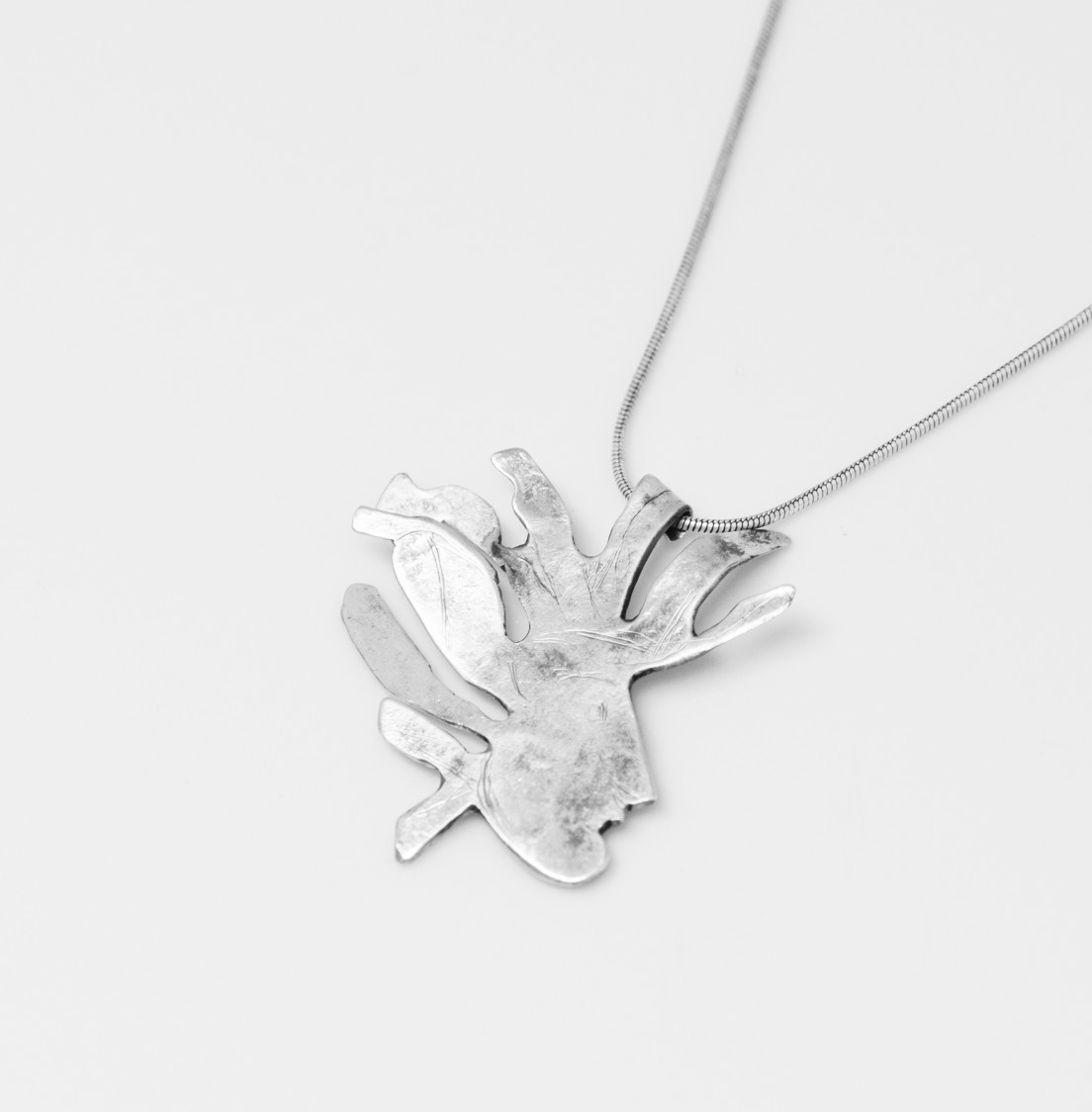 Pendentif Medusa sombre